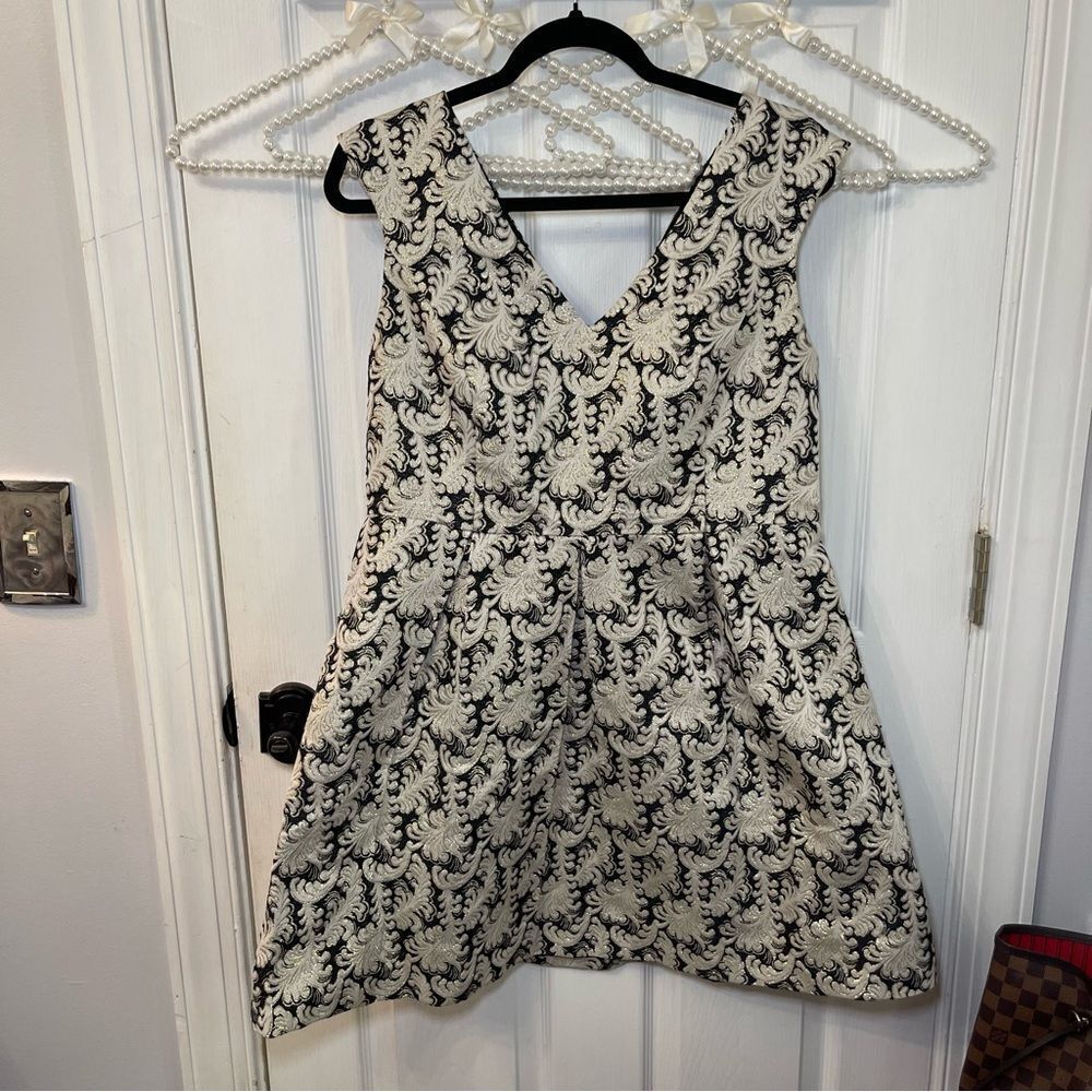 Elegant Black and Cream w/Gold Details Floral Patterned Dress